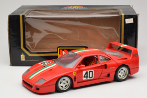 Ferrari F40 #40 Röd med Italiensk Flagga Bburago 1:18 3032-P1 Metall — bild 8 av 8