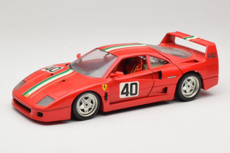 Ferrari F40 #40 Röd med Italiensk Flagga Bburago 1:18 3032-P1 Metall