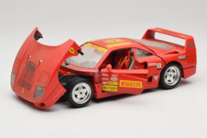 Ferrari F40 Pirelli BBS Röd Bburago 1:18 3032-P4 Metall — bild 2 av 8