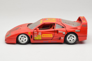 Ferrari F40 Pirelli BBS Röd Bburago 1:18 3032-P4 Metall — bild 4 av 8