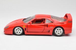 Ferrari F40 Röd Bburago 1:18 3032 Metall — bild 4 av 8