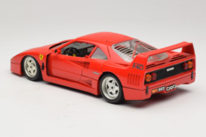 Ferrari F40 Röd Diamond Edition Bburago 1:18 3022-P1 Metall — bild 7 av 8