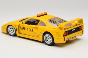 Ferrari F40 Safety Car Gul Bburago 1:18 3032-Y2 Metall — bild 7 av 8
