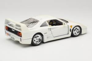 Ferrari F40 Vit Bburago 1:18 3332-W4 Metall — bild 3 av 8