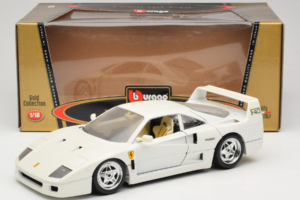 Ferrari F40 Vit Bburago 1:18 3332-W4 Metall — bild 8 av 8