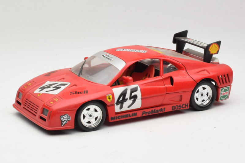 Ferrari 288 GTO Evoluzione #45 Röd Revell 1:18 48820 Metall