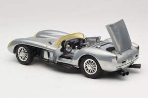 Ferrari Testa Rossa Chrome Silver Hot Wheels 1:18 25737 Metall — bild 5 av 8