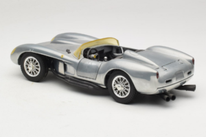 Ferrari Testa Rossa Chrome Silver Hot Wheels 1:18 25737 Metall — bild 7 av 8