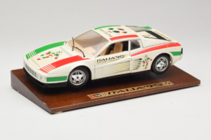 Ferrari Testarossa Italia 90 Vit Bburago 1:18 3059-W1 Metall — bild 2 av 8