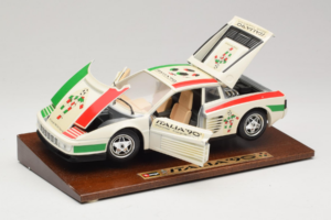 Ferrari Testarossa Italia 90 Vit Bburago 1:18 3059-W1 Metall — bild 3 av 8
