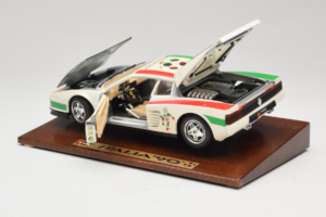 Ferrari Testarossa Italia 90 Vit Bburago 1:18 3059-W1 Metall — bild 5 av 8