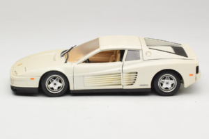 Ferrari Testarossa Vit Bburago 1:18 3019-W1 Metall — bild 4 av 8