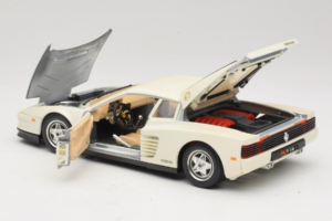 Ferrari Testarossa Vit Bburago 1:18 3019-W1 Metall — bild 5 av 8