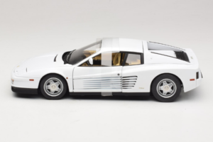Ferrari Testarossa Vit Miami Vice Hot Wheels 1:18 P9904 Metall — bild 3 av 6