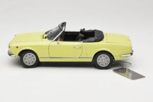 Fiat 124 Spider BS1 Gul Sun Star 1:18 4921 Metall — bild 4 av 8