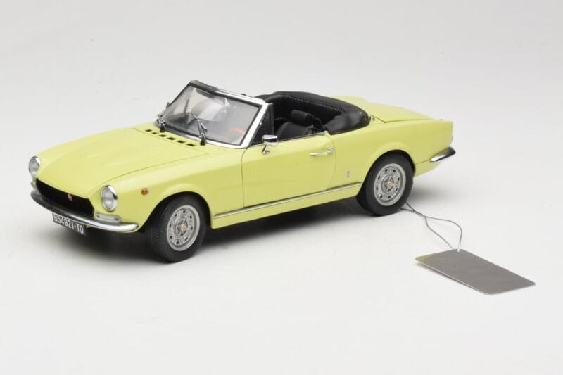 Fiat 124 Spider BS1 Gul Sun Star 1:18 4921 Metall