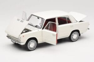 Fiat 124 Vit IXO 1:18 18CMC205OP Metall — bild 2 av 8