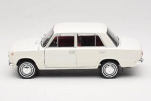 Fiat 124 Vit IXO 1:18 18CMC205OP Metall — bild 4 av 8