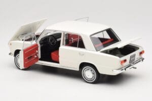 Fiat 124 Vit IXO 1:18 18CMC205OP Metall — bild 5 av 8