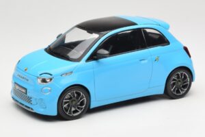 Abarth 500e Blå IXO 1:18 MCG18499 Metall