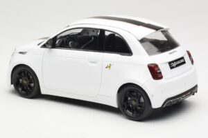 Abarth 500e Vit IXO 1:18 MCG18497 Metall — bild 5 av 6