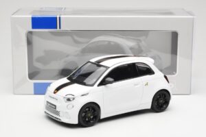 Abarth 500e Vit IXO 1:18 MCG18497 Metall — bild 6 av 6