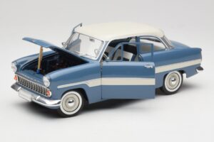 Ford Taunus 12M P2 Blå Ränder Revell 1:18 08880-M1 Metall — bild 2 av 8