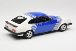 Ford Capri Mk2 3.0 Vit med Blå Ränder Minichamps 1:18 155788600 Metall — bild 2 av 6