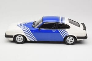 Ford Capri Mk2 3.0 Vit med Blå Ränder Minichamps 1:18 155788600 Metall — bild 3 av 6