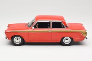Ford Cortina Lotus Red & Gold Stripe MCG 1:18 MCG18532 Metall — bild 3 av 6
