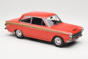 Ford Cortina Lotus Red & Gold Stripe MCG 1:18 MCG18532 Metall — bild 4 av 6