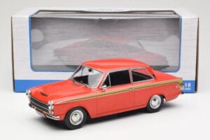 Ford Cortina Lotus Red & Gold Stripe MCG 1:18 MCG18532 Metall — bild 6 av 6