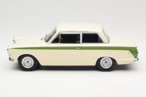 Ford Cortina Lotus White & Green Stripe MCG 1:18 MCG18434 Metall — bild 3 av 6