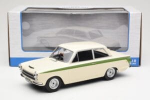 Ford Cortina Lotus White & Green Stripe MCG 1:18 MCG18434 Metall — bild 6 av 6