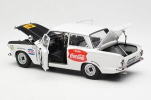 Ford Cortina Mk1 #3 P. Hughes / B. Young African Safari Rally 1964 AUTOart 1:18 86428 Metall — bild 5 av 8