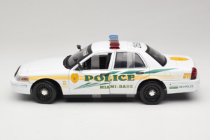 Ford Crown Victoria Police Interceptor CSI Miami GreenLight 1:18 13514 Metall — bild 3 av 6