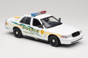 Ford Crown Victoria Police Interceptor CSI Miami GreenLight 1:18 13514 Metall — bild 4 av 6