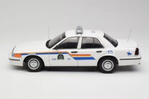 Ford Crown Victoria RCMP Police Car AUTOart 1:18 72706 Metall — bild 4 av 8