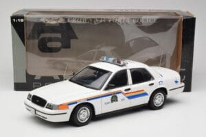 Ford Crown Victoria RCMP Police Car AUTOart 1:18 72706 Metall — bild 8 av 8