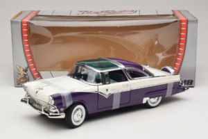 Ford Crown Victoria Vit Lila Road Signature 1:18 92138-P1 Metall — bild 6 av 6