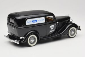 Ford Delivery Truck Ford Parts Svart Solido 1:18 8417 Metall — bild 2 av 8
