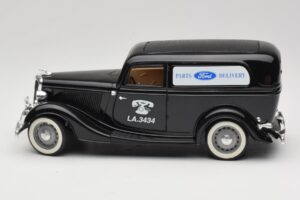 Ford Delivery Truck Ford Parts Svart Solido 1:18 8417 Metall — bild 4 av 8
