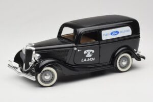 Ford Delivery Truck Ford Parts Svart Solido 1:18 8417 Metall