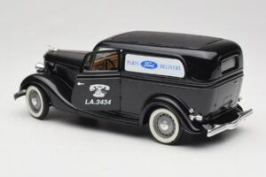Ford Delivery Truck Ford Parts Svart Solido 1:18 8417 Metall — bild 5 av 8