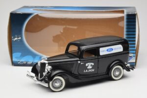 Ford Delivery Truck Ford Parts Svart Solido 1:18 8417 Metall — bild 8 av 8
