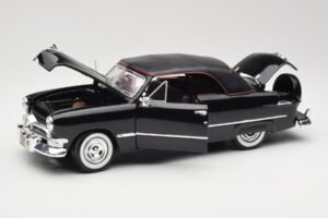 Ford Deluxe Cabriolet Svart Maisto 1:18 31681 Metall — bild 2 av 8