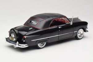 Ford Deluxe Cabriolet Svart Maisto 1:18 31681 Metall — bild 3 av 8