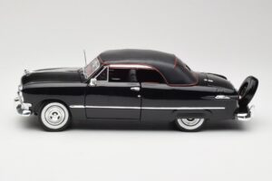 Ford Deluxe Cabriolet Svart Maisto 1:18 31681 Metall — bild 4 av 8