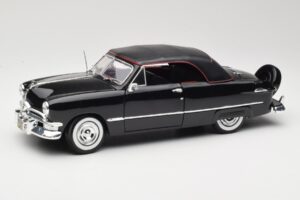 Ford Deluxe Cabriolet Svart Maisto 1:18 31681 Metall