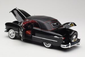 Ford Deluxe Cabriolet Svart Maisto 1:18 31681 Metall — bild 5 av 8